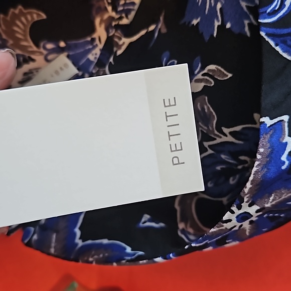 Short front, long back Shirt. - Picture 12 of 14